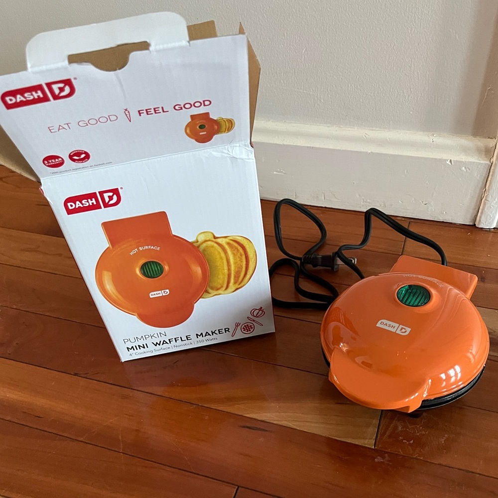 Dash Pumpkin Mini Waffle Maker in Orange